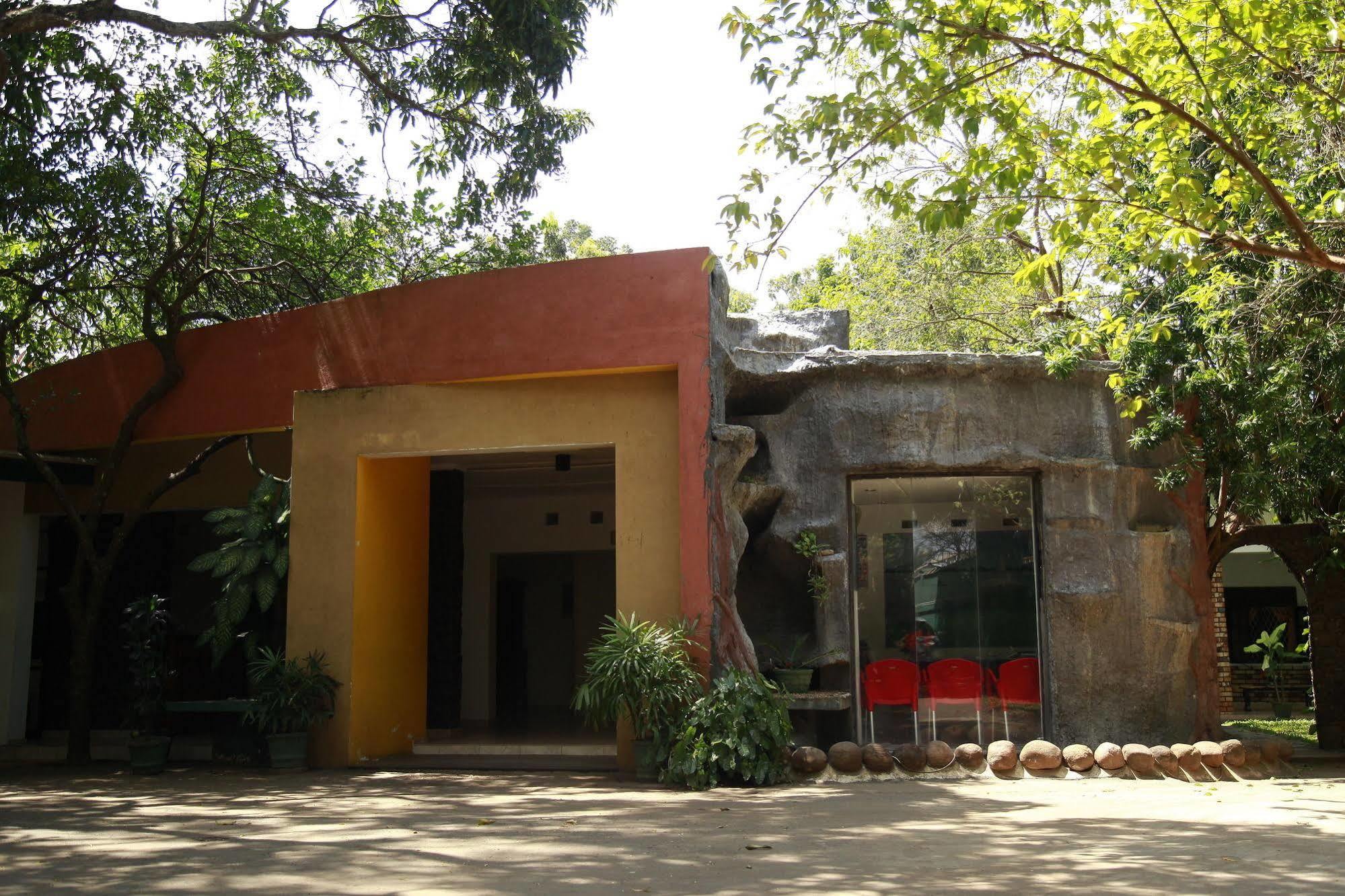 Hotel Cottage Tourist Rest Anuradhapura Exterior foto